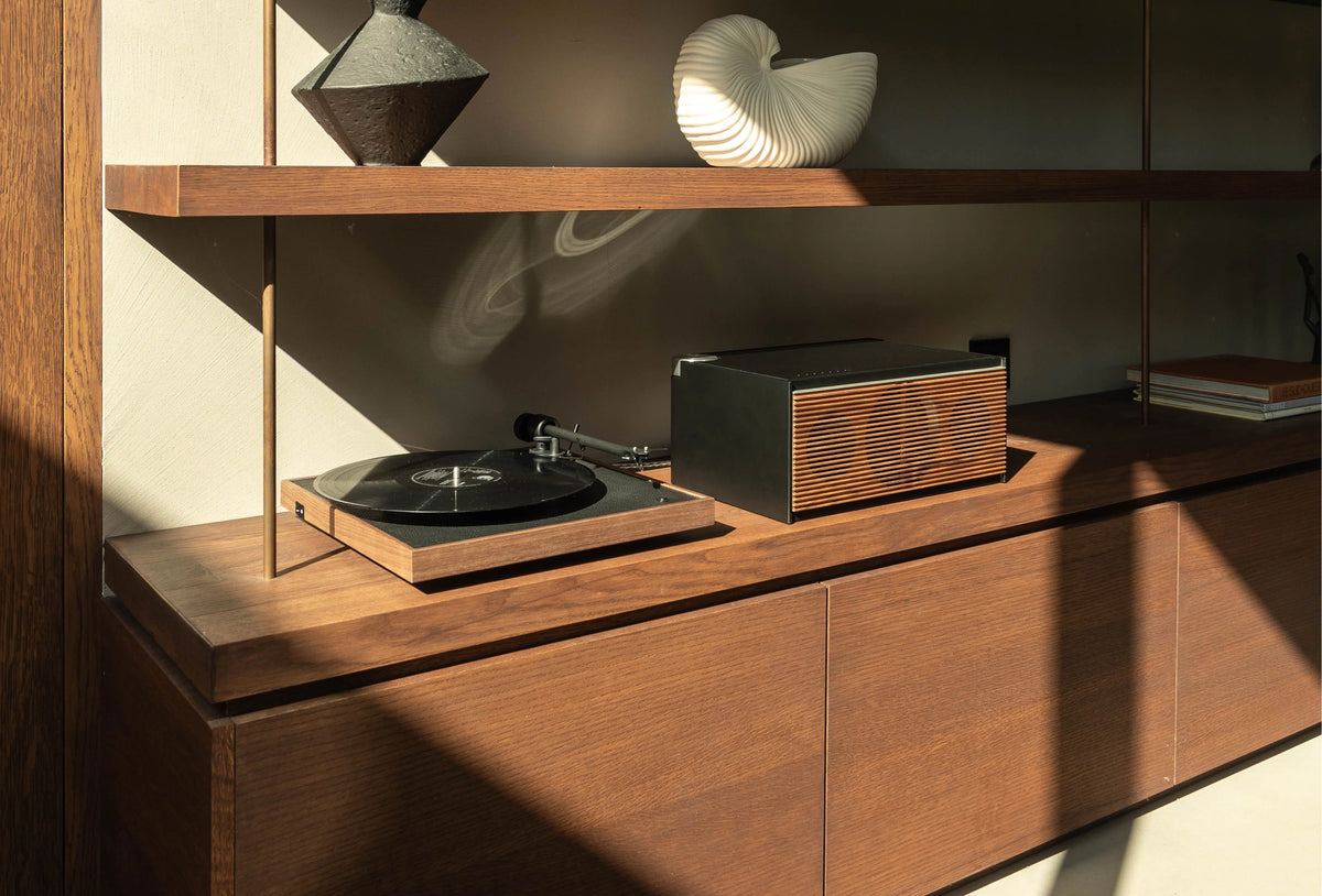 Design-Lautsprecher im modernen Wohnzimmer: Stil und HiFi vereinen