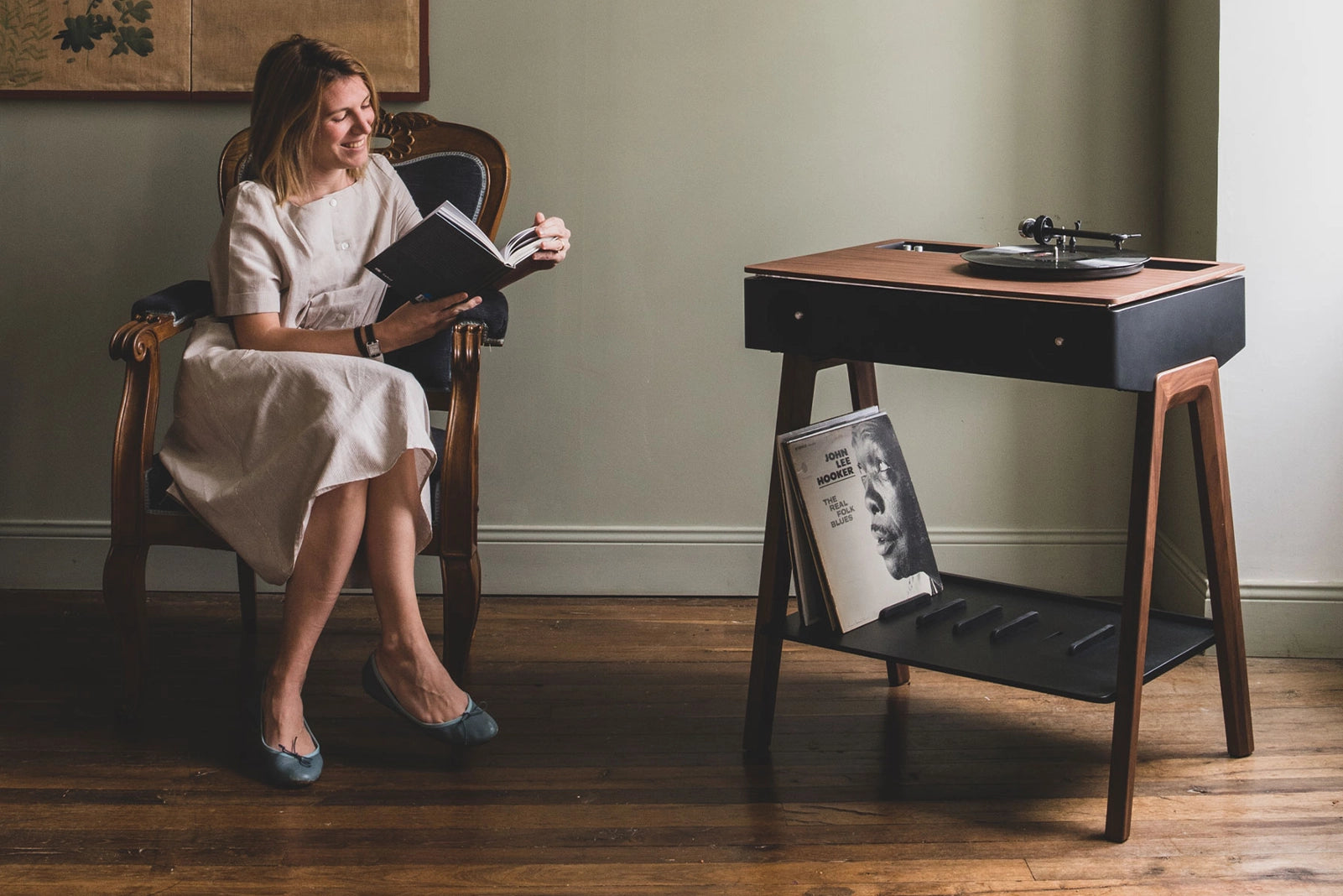 LX Turntable Walnut