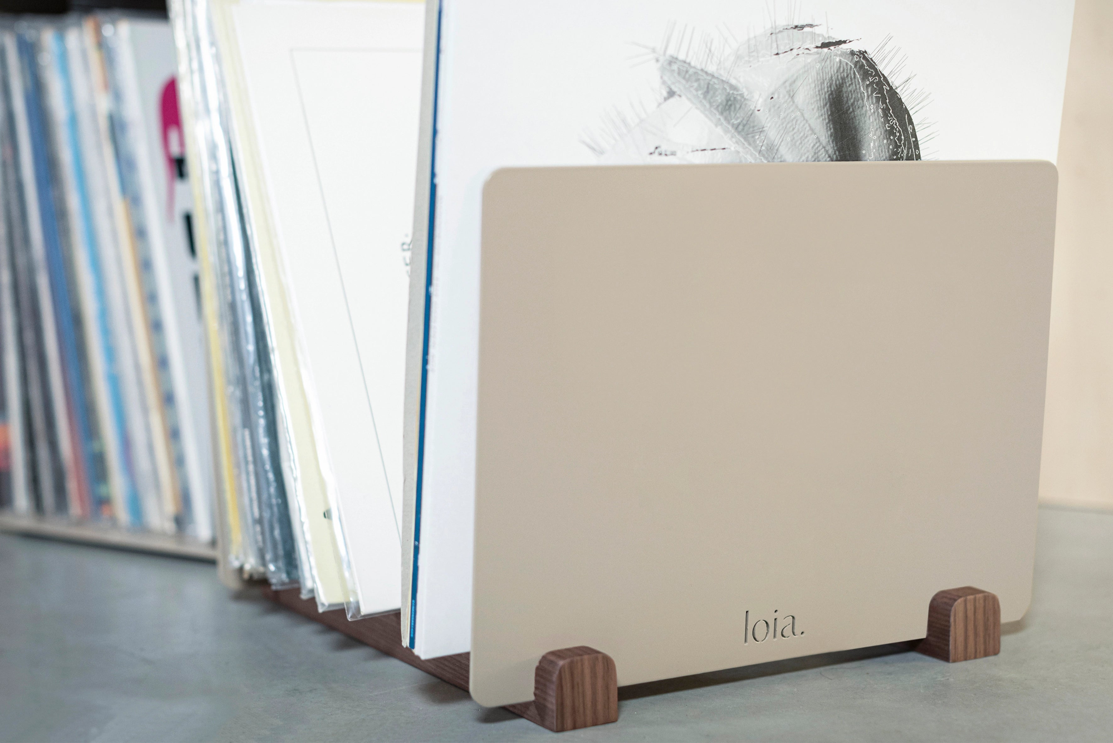 Le Rangement Vinyles Taupe & Noyer - Loia